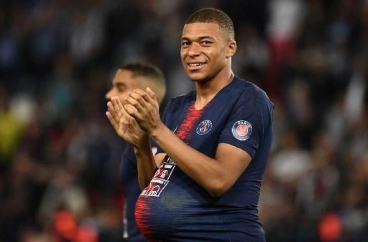 Kylian Mbappe sukses mencetak tiga gol dalam kemenangan Paris Saint Germain atas AS Monaco di Parc des Princes, Senin (22/4/2019) dini hari WIB. (ANNE-CHRISTINE POUJOULAT / AFP)