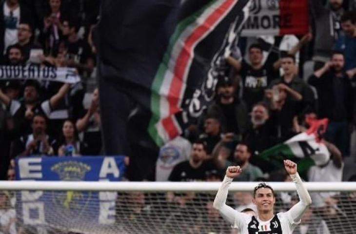 Perayaan Cristiano Ronaldo usai berhasil mempersembahkan gelar juara Serie A Italia bersama Juventus. (MARCO BERTORELLO / AFP)