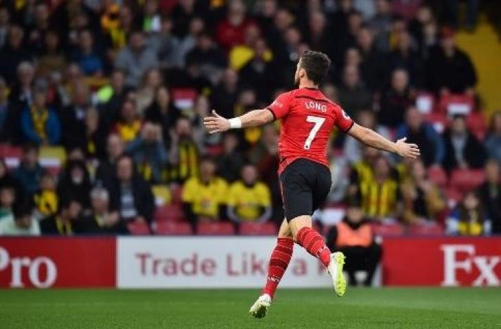 Selebrasi penyerang Southampton, Shane Long usai mencetak gol cepat ke gawang Watford pada pekan ke-35 Liga Primer Inggris di Vicarage Road, Rabu (24/4/2019) dini hari WIB. (GLYN KIRK / AFP)