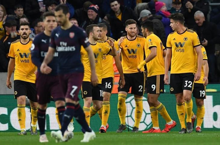 Selebrasi para pemain Wolves usai berhasil membobol gawang Arsenal. (Paul Ellis/AFP)