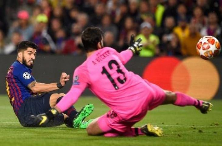 Aksi Luis Suarez saat mencetak gol ke gawang Liverpool dalam leg pertama semifinal Liga Champions di Camp Nou, Kamis (2/5/2019) dini hari WIB. (JOSEP LAGO / AFP)