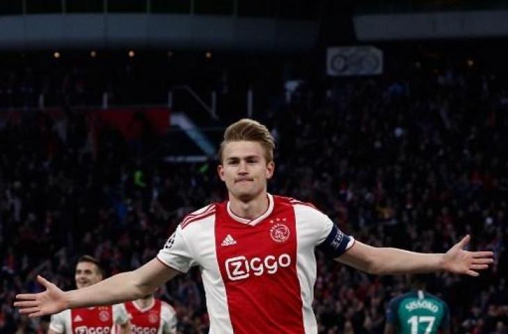 Bek sekaligus kapten Ajax Amsterdam, Matthijs de Ligt, saat merayakan gol ke gawang Tottenham Hotspur pada semifinal Liga Champions Eropa. (ADRIAN DENNIS / AFP)