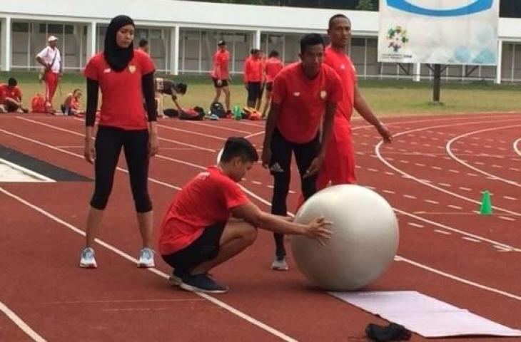 Para atlet pelatnas atletik Indonesia tengah berlatih di Stadion Madya, Senayan, Jakarta, Jumat (4/5/2018). Sebagi ilustrasi [Suara.com/Arief Apriadi]