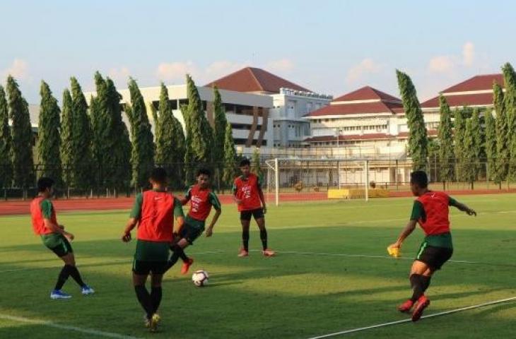 Timnas Indonesia U-23 melakoni TC perdana di Lapangan UNY, Rabu (29/5/2019). (Suara.com/Irwan Febri Rialdi)