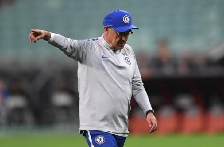 Manajer Chelsea, Maurizio Sarri, saat memimpin timnya di latihan akhir jelang partai final Liga Europa melawan Arsenal. (OZAN KOSE / AFP)