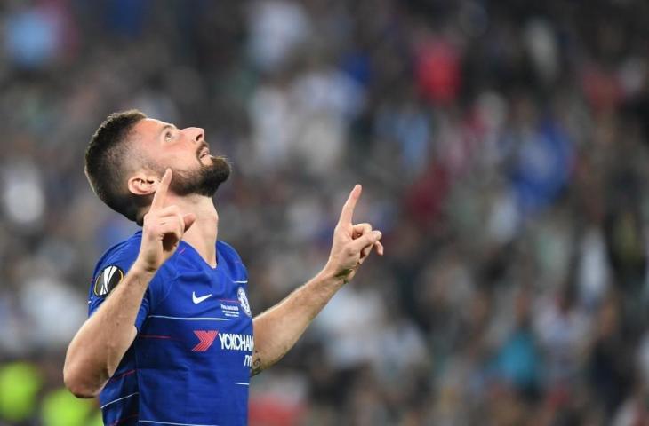 Penyerang Chelsea, Olivier Giroud tak lakukan selebrasi berlebihan usai cetak gol ke gawang Arsenal di final Liga Europa, Kamis (30/5/2019) dini hari tadi. Pada laga itu, Chelsea menang 4-1 dan berhak atas trofi Liga Europa. [OZAN KOSE / AFP]