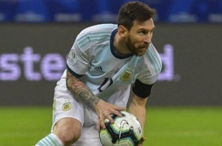 Bintang Argentina, Lionel Messi merayakan golnya ke gawang Paraguay dari titik putih di Copa America 2019. (Luis ACOSTA / AFP)