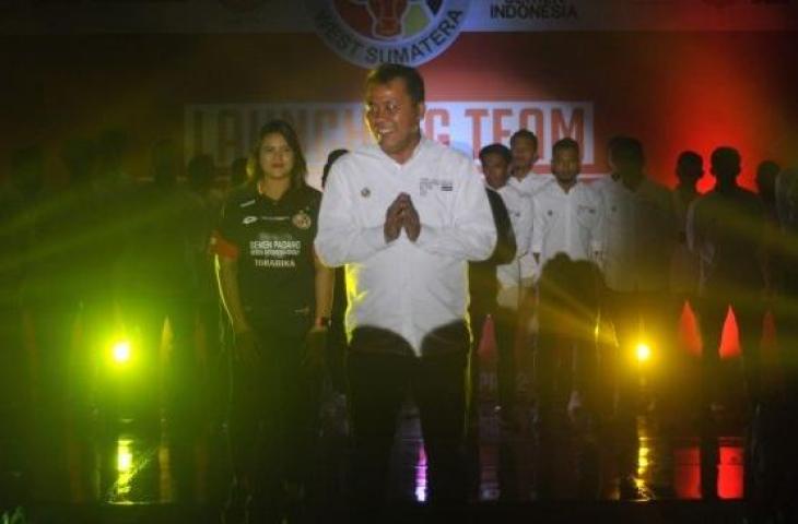 Pelatih Semen Padang FC, Syafrianto Rusli diperkenalkan saat launching timnya di Padang, Sumatera Barat, Sabtu (27/4/2019) malam. Tim berjulukan 