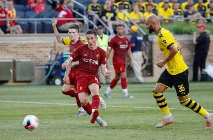 Gelandang serang Liverpool, Harry Wilson saat mencetak gol ke gawang Borussia Dortmund di laga pramusim di Stadion Notre Dame, Amerika Serikat. (KAMIL KRZACZYNSKI / AFP)