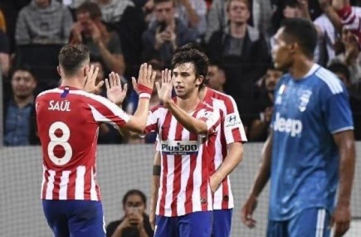 Pemain Atletico Madrid Joao Felix (tengah) merayakan golnya ke gawang Juventus di Friends Arena Solna, Stokcholm, Swedia. (Jonathan NACKSTRAND / AFP)