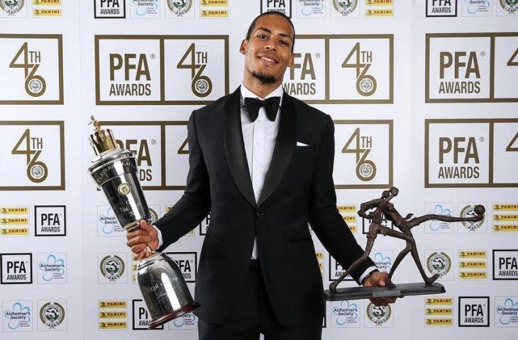 Bek Liverpool, Virgil van Dijk menerima penghargaan PFA Men's of The Year 2018/2019). (Instagram/@virgilvandijk)