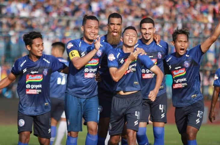 Arema FC berhasil gulung Persebaya Surabaya di laga pekan ke-14 Liga 1 2019, Kamis (15/8/2019). [@aremafcofficial / Instagram]