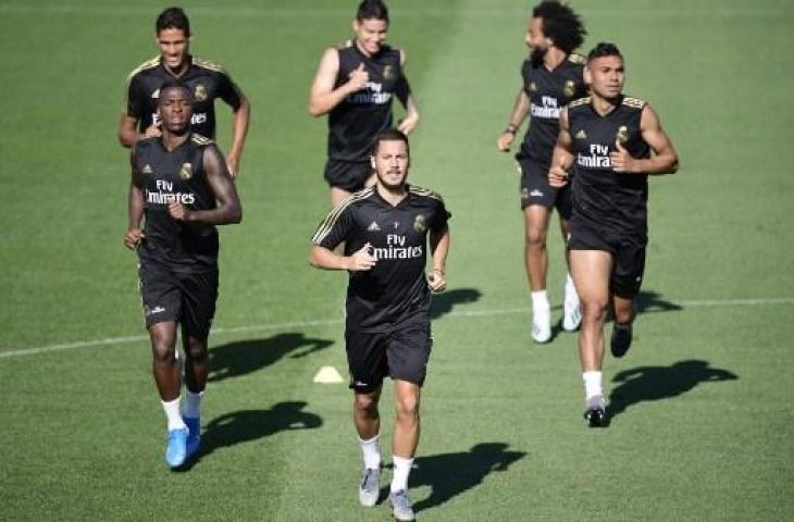 James Rodriguez tampak bersama rekan-rekannya saat mengikuti sesi latihan Real Madrid. (AFP)