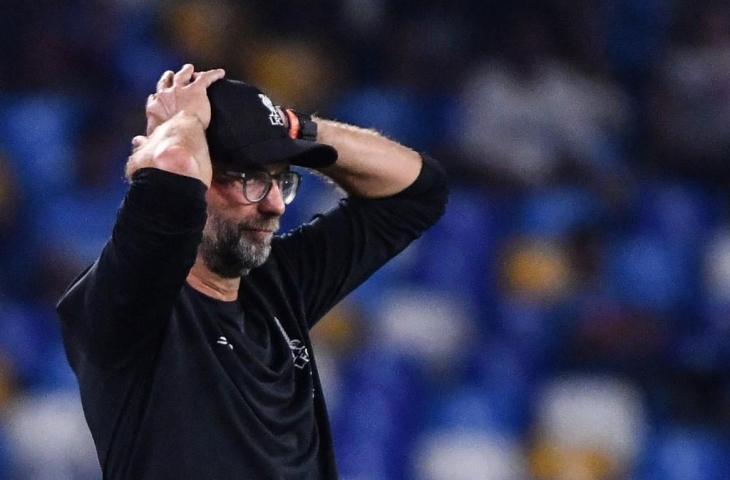 Ekspresi Jurgen Klopp setelah Liverpool dikalahkan Napoli pada laga penyisihan Liga Champions, Kamis (18/9/2019) dini hari tadi. [ALBERTO PIZZOLI / AFP]