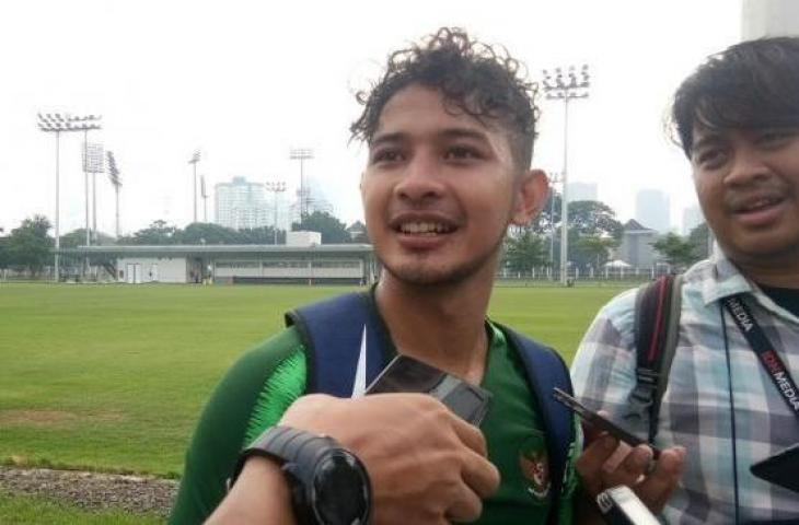 Gelandang serang Timnas Indonesia U-22, Gian Zola usai menjalani latihan di lapangan ABC, Senayan, Senin (7/1/2019). [Suara.com / Adie PRASETYO]