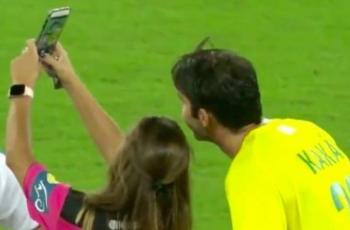 Cuma Ingin Selfie Bareng Ricardo Kaka, Wasit Ini Lakukan Tindakan Koncak