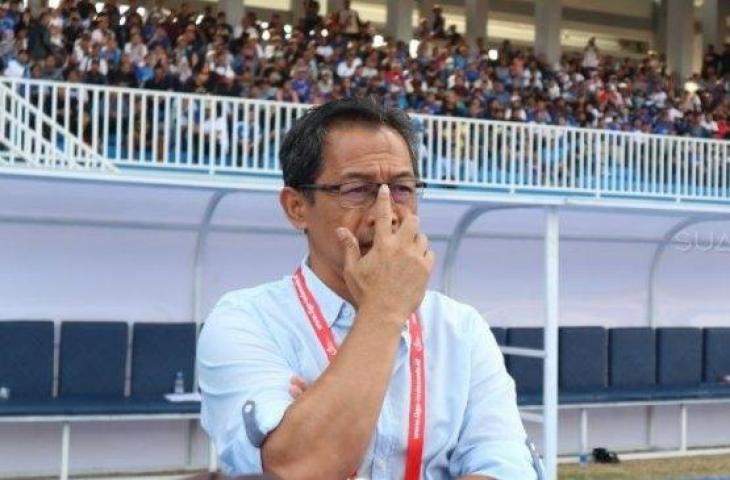 Aji Santoso saat masih menjadi pelatih PSIM Yogyakarta di Liga 2 2019. (Suara.com/Irwan Febri Rialdi)