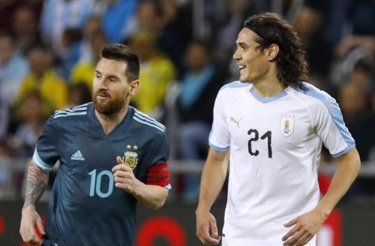 Lionel Messi terlibat adu mulut dengan Edinson Cavani pada laga persahabatan antara Argentina vs Uruguay di Tel Aviv, Israel, Selasa (19/11/2019) dini hari tadi. [JACK GUEZ / AFP]