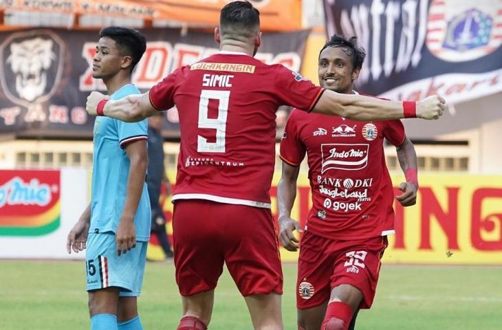 Marko Simic dan Rohit Chand merayakan kemenangan Persija Jakarta atas Persela Lamongan pada lanjutan Liga 1 2019 beberapa waktu lalu. [@persijajkt / Instagram]