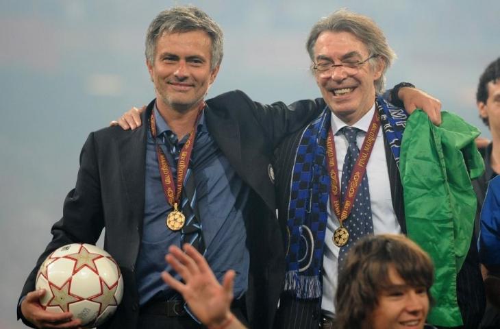 Jose Mourinho dan Presiden Inter Milan, Massimo Moratti berpelukan saat Inter keluar sebagai juara Liga Champions usai mengalahkan Bayern Munchen, Mei 2010 silam. [CHRISTOPHE SIMON / AFP]