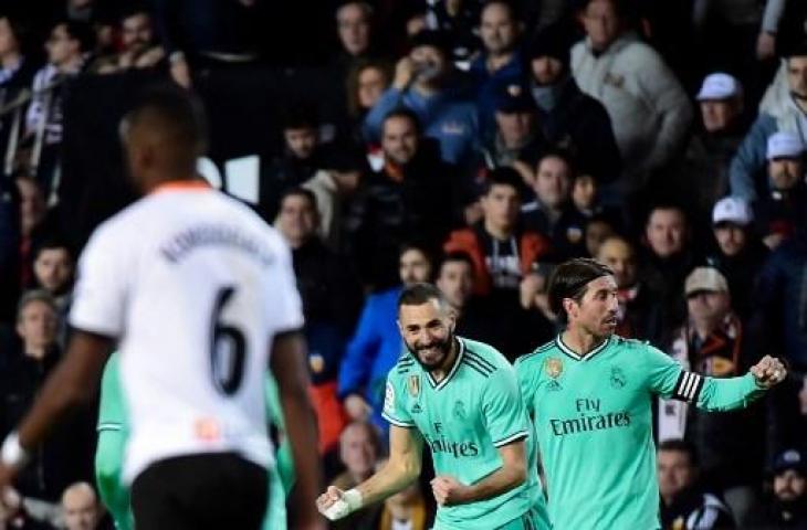 Real Madrid harus rela bermain imbang 1-1 atas tuan rumah Valencia. (JOSE JORDAN / AFP)