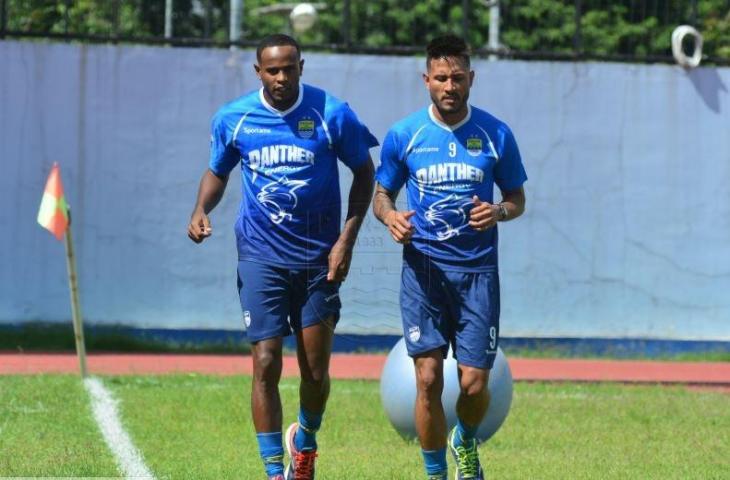 Dua pemain seleksian asal Brasil, Wander Luiz dan Joel Vinicius, saat mengikuti sesi latihan Persib Bandung. (Dok. Persib)