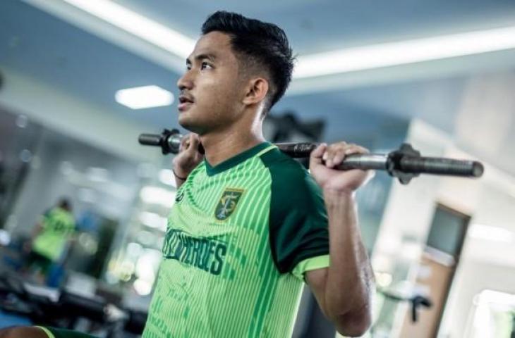 Hambali Tholib saat mengikuti sesi latihan Persebaya Surabaya di Fitness Center HSC Universitas Negeri Yogyakarta (UNY), Rabu (22/1/2020) pagi. (Instagram/officialpersebaya)