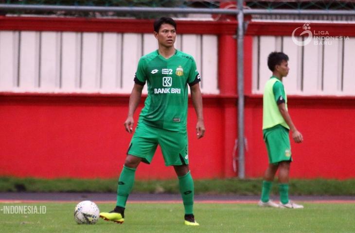 Achmad Jufriyanto mengikuti sesi latihan bersama tim barunya, Bahayangkara FC. (Dok. PT LIB).