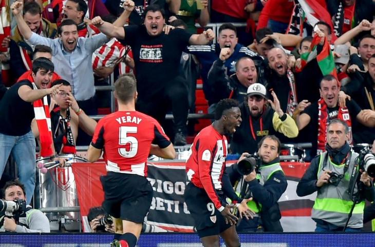 Selebrasi striker Athletic Bilbao, Inaki Williams, usai menjebol gawang Barcelona. (Ander Gillenea/AFP).