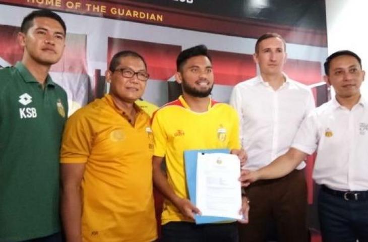 Bhayangkara FC kenalkan Saddil Ramdani sebagai pemain baru, Sabtu (8/2/2020). (Suara.com/Adie Prasetyo Nugraha).