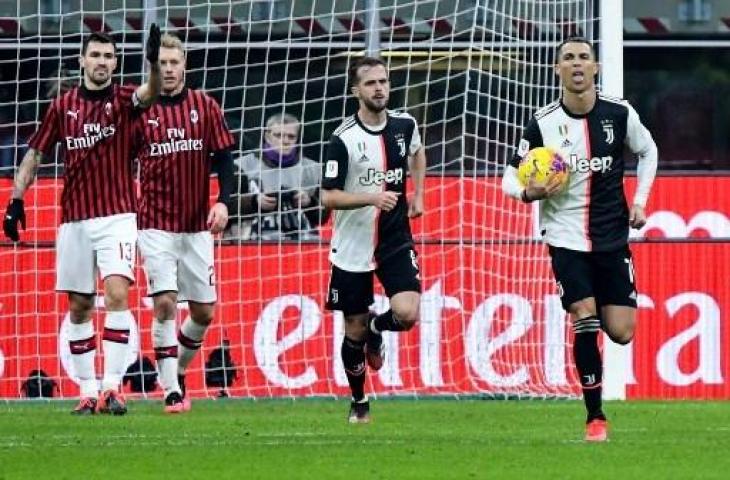 Selebrasi penyerang Juventus, Cristiano Ronaldo, usai mencetak gol ke gawang AC Milan. (Alberto Pizolli/AFP).