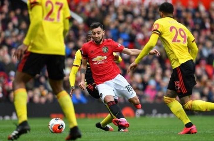 Aksi gelandang Manchester United, Bruno Fernandes pada pertandingan melawan Watford. (PAUL ELLIS / AFP)