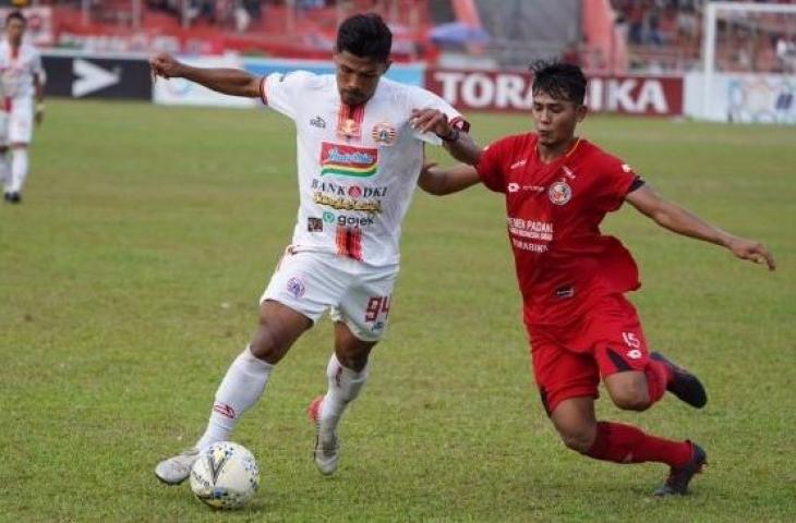 Aksi pemain sayap Persija Jakarta, Heri Susanto saat melawan Semen Padang di Stadion Haji Agus Salim, Padang, Kamis (7/11/019). (Dok. Persija)