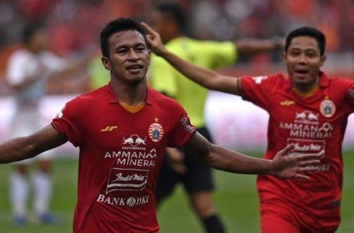 Pemain Persija Jakarta Osvaldo Haay (kiri) dan Evan Dimas Darmono berselebrasi usai menjebol gawang Borneo FC dalam pertandingan pekan pertama Liga 1 2020 di Stadion Utama Gelora Bung Karno (SUGBK), Jakarta, Minggu (1/3/2020) sore. [ANTARA FOTO/Aditya Pradana Putra]