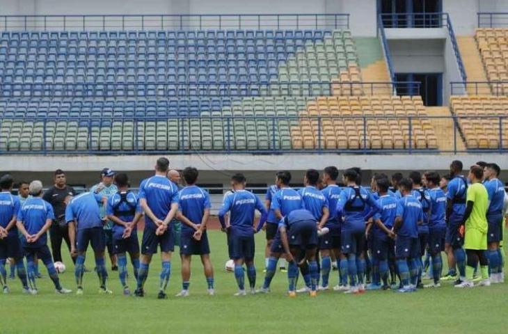 Pemain Persib Bandung saat mengikuti sesi latihan di Stadion Gelora Bandung Lautan Api (GBLA). (Dok. Persib)