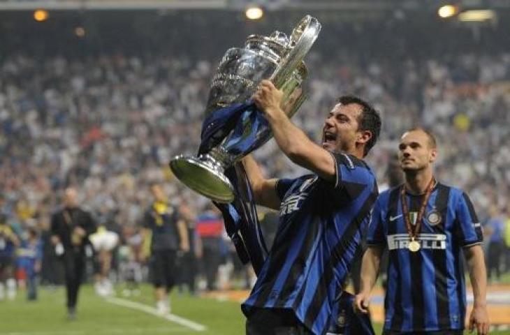 Dejan Stankovic saat menjuarai Liga Champions bersama Inter Milan. (Pierre-Philipee Marcau/AFP).