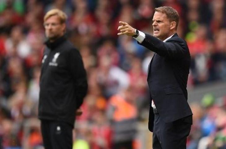 Fank de Boer saat melatih Crystal Palace. (Oli Scarff/AFP).