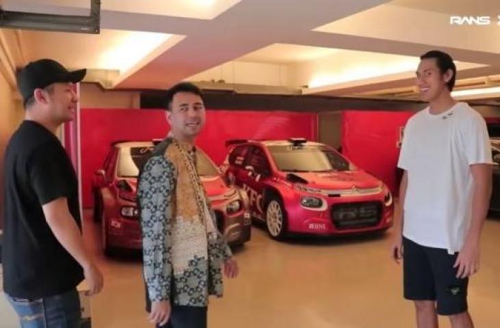 Raffi Ahmad bersama Gading Marten main ke garasi pembalap Indonesia Sean Gelael (Youtube)