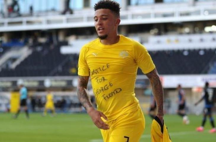 Winger Borussia Dortmund, Jadon Sancho usai mencetak gol ke gawang SC Paderborn pada laga lanjutan Bundesliga 2019/2020, Senin (1/6/2020) dini hari WIB. [Lars Baron / POOL / AFP]