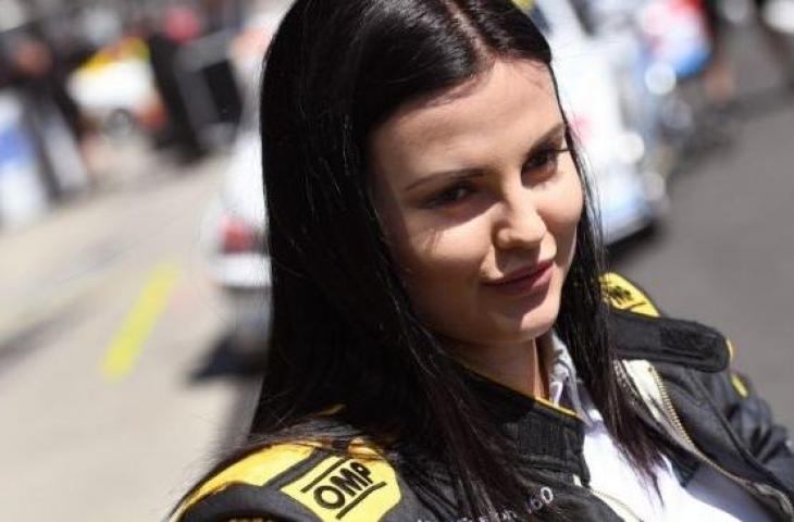 Mantan pembalap V8 Supercars Renee Gracie banting setir jadi bintang porno. [AFP/William West]