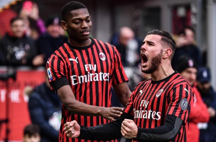 Pemain bertahan AC Milan, Theo Hernandez, setelah mencetak gol ke gawang Udinese pada 19 Januari 2020. (Marco Bertorello/AFP).