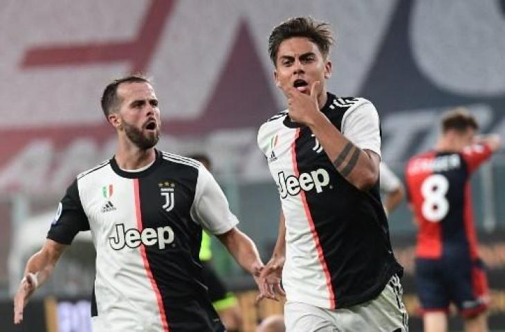 Bintang Juventus, Paulo Dybala merayakan golnya saat menghadapi Genoa dalam lanjutan Liga Italia di Luigi-Ferraris stadium. (Miguel MEDINA / AFP)