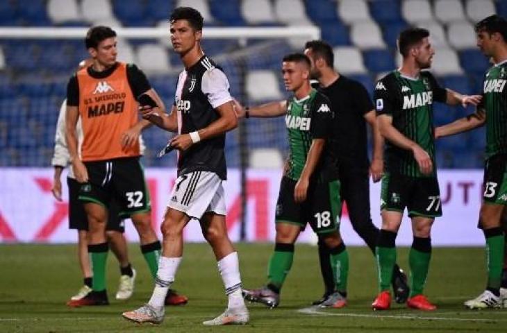 Juventus harus puas bermain imbang 3-3 lawan Sassuolo. (MARCO BERTORELLO / AFP)