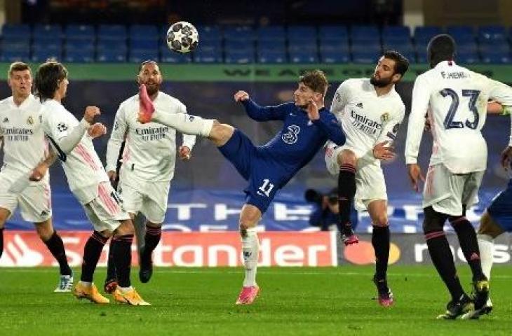 Aksi striker Chelsea, Timo Werner saat melawan Real Madrid di semifinal Liga Champions. (GLYN KIRK / AFP)