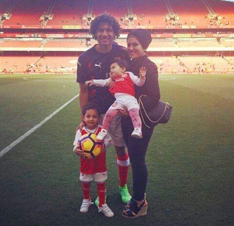 Mohamed Elneny dan istrinya.