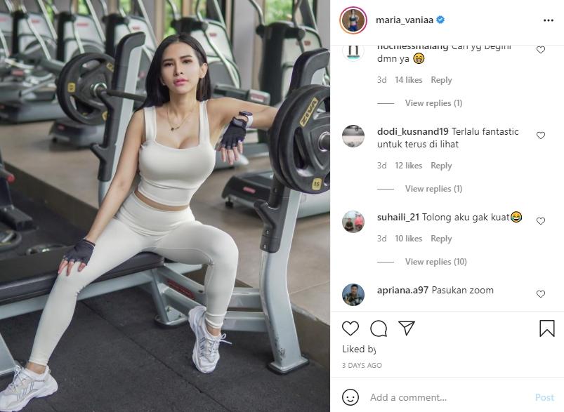 Maria Vania membagikan potret saaat ngegym. Body goalsnya mencuri perhatian warganet. (Instagram/maria_vaniaa)