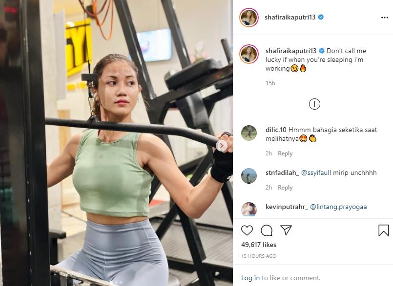 Shafira Ika tampil cantik saat ngegym. (Instagram/shafiraikaputri13)