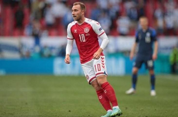 Aksi gelandang Denmark, Christian Eriksen saat menghadapi Finlandia di laga Grup B Euro 2020 di The Parken Stadium, Kopenhagen. (HANNAH MCKAY / POOL / AFP