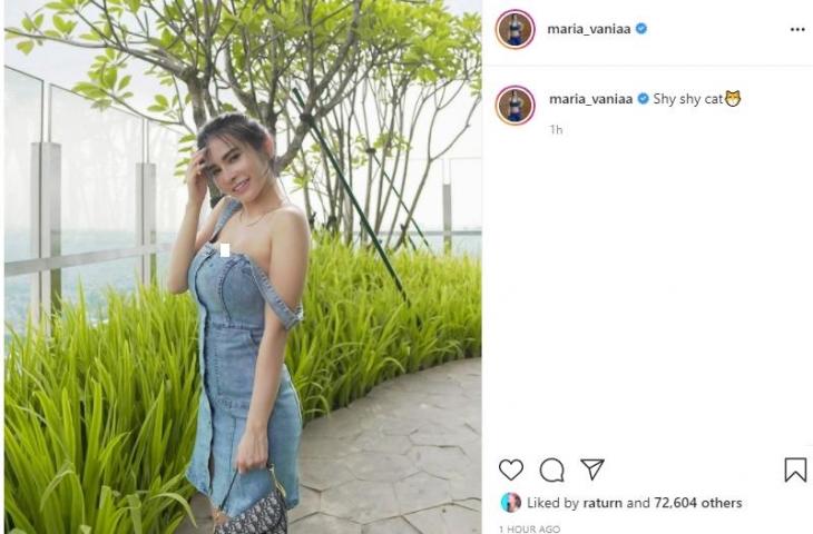 Maria Vania pose malu-malu kucing. (Instagram/@maria_vaniaa)