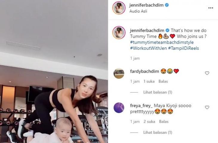 Potret Jennifer Bachdim olahraga sambul momong anak. (Instagram/@jenniferbachdim)